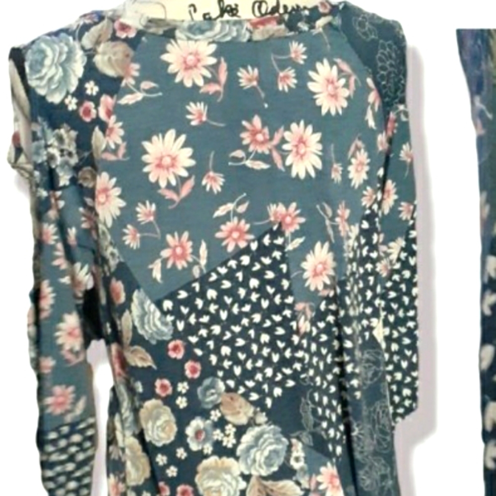 Womens sz Med Floral stretch long tunic pockets cut out details sleeves Blouse
